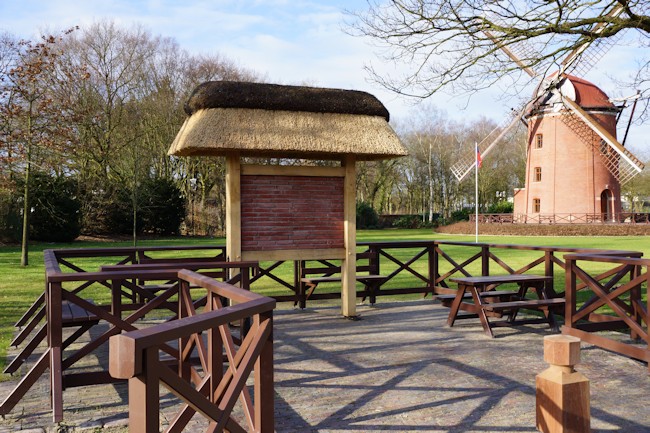 Infotafel vor der Rügenwalder Mühle