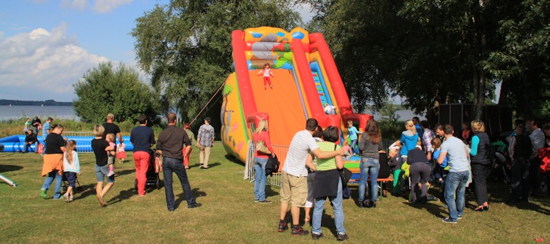 Kindefest und Kinderbelustigung auf der Zwischenahner Woche mit einer groen Rutsche