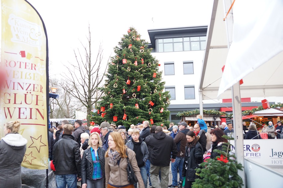 Besucher auf dem Weihnachtsmarkt